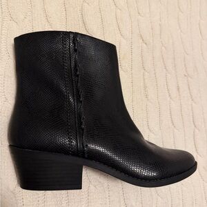 Never Worn!Lucky Brand Womens Size 9 M Black Ankle Snake Print Booties